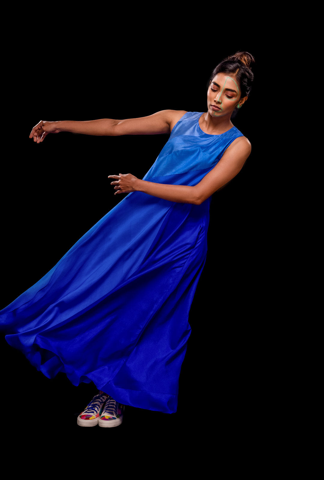 Front view of sleeveless ombre color block gown in blue.