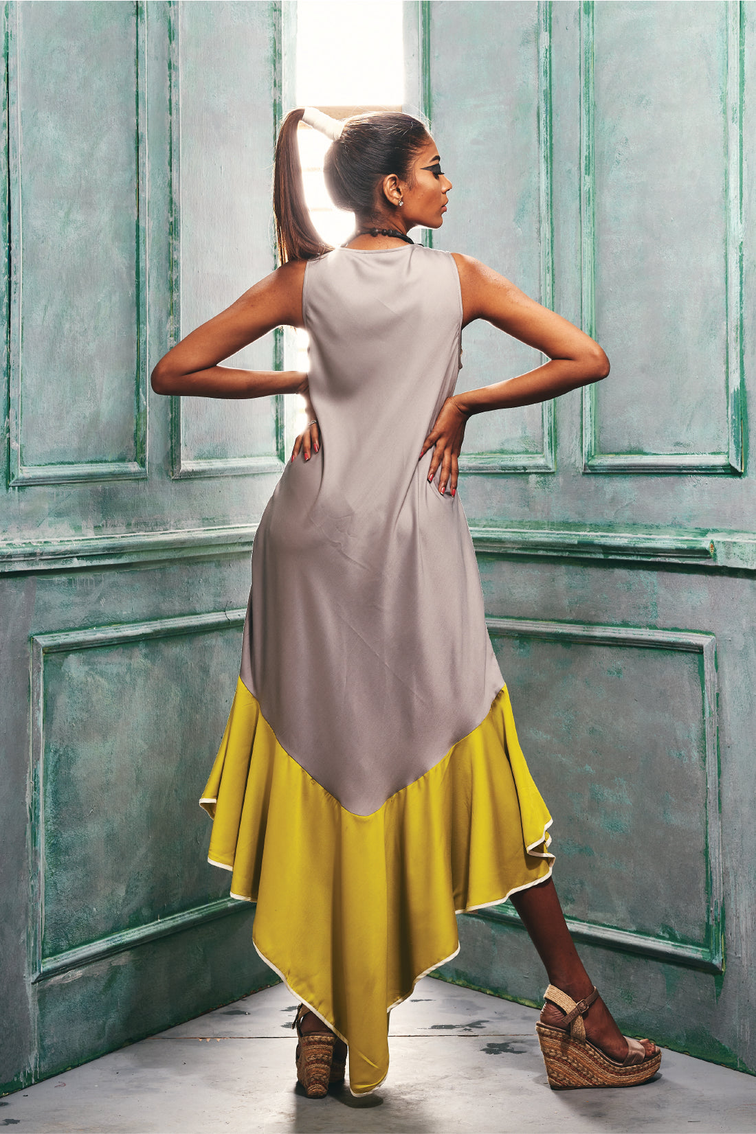 Sleeveless Colour-block Dress With An Asymmetric Hem